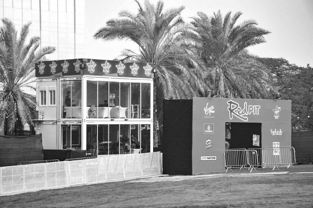 ELA Container - Mobiles Radiostudio Dubai Fensterfront