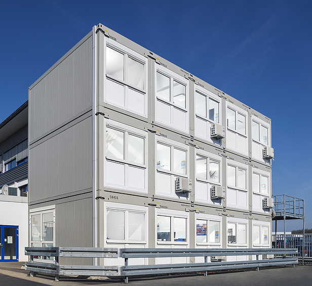 ELA Container - Dreistöckige Containeranlage