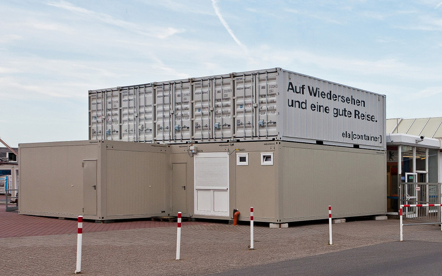 ELA Terminal begrüßt Urlaubsgäste ELA Container - Containeranlage am Hafen