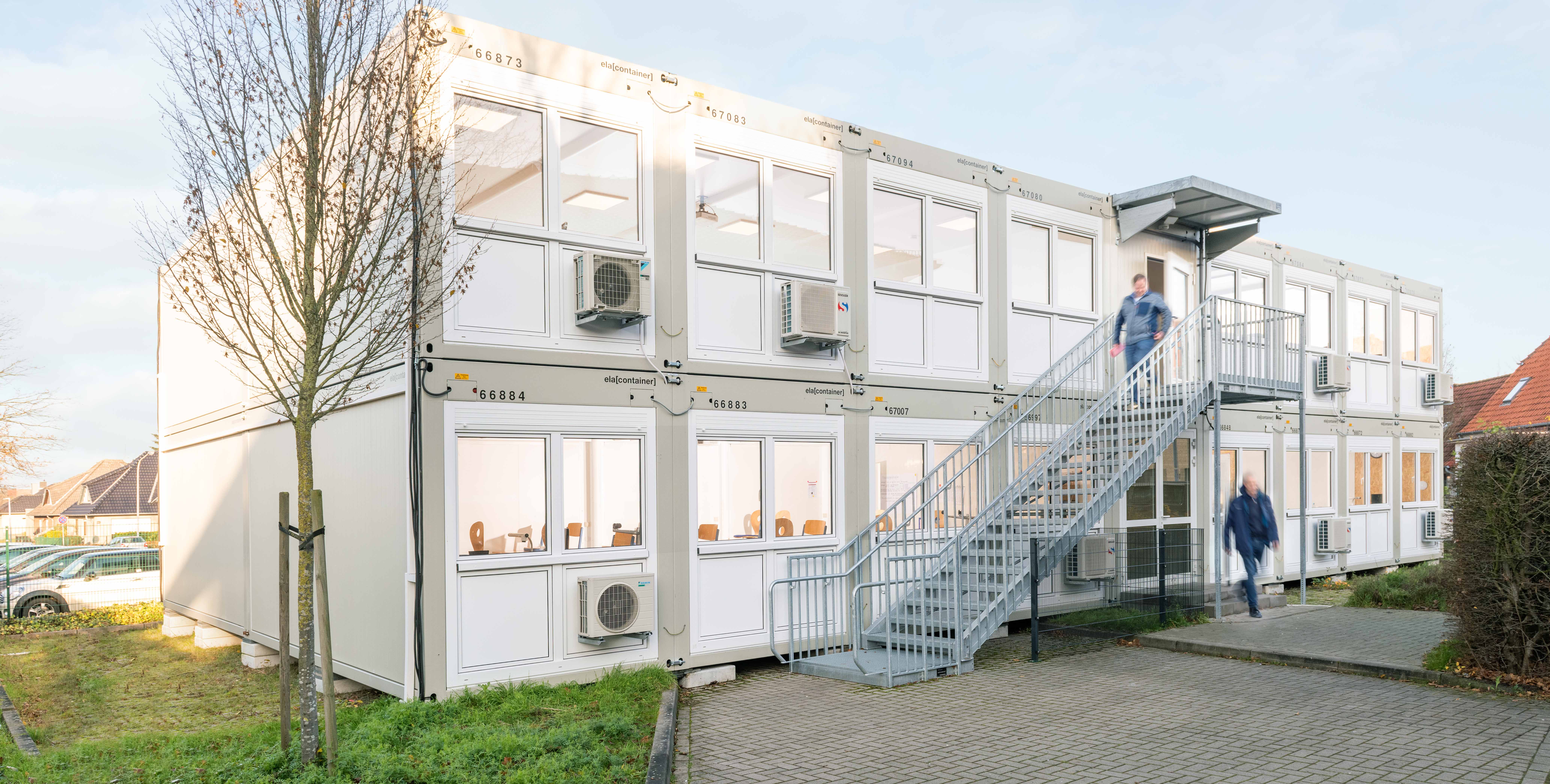 In der Containeranlage wurden auf zwei Etagen sieben Klassen untergebracht. In der Containeranlage wurden auf zwei Etagen sieben Klassen untergebracht.