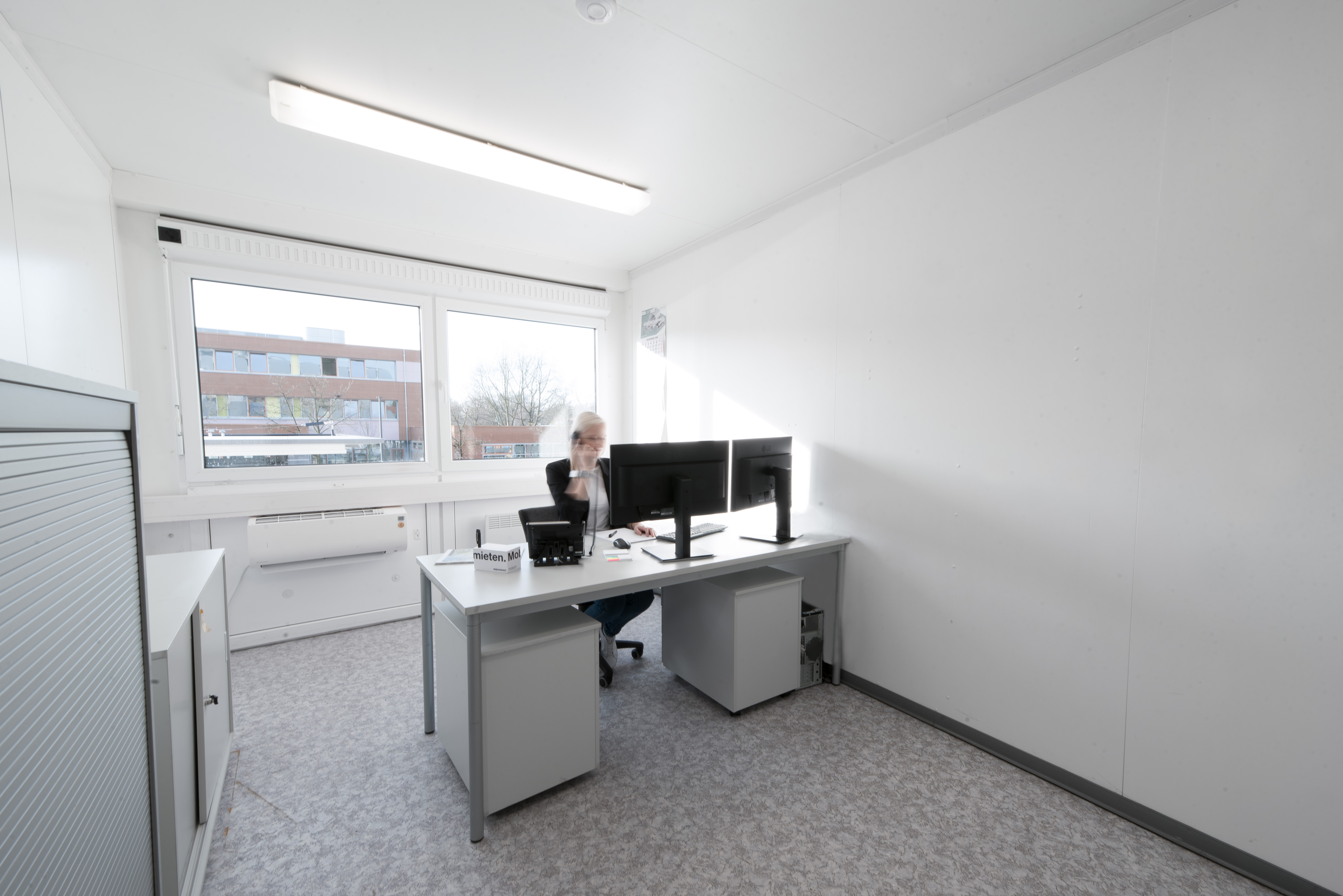 In den voll möblierten Bürocontainern lässt es sich ungestört arbeiten. In den voll möblierten Bürocontainern lässt es sich ungestört arbeiten.