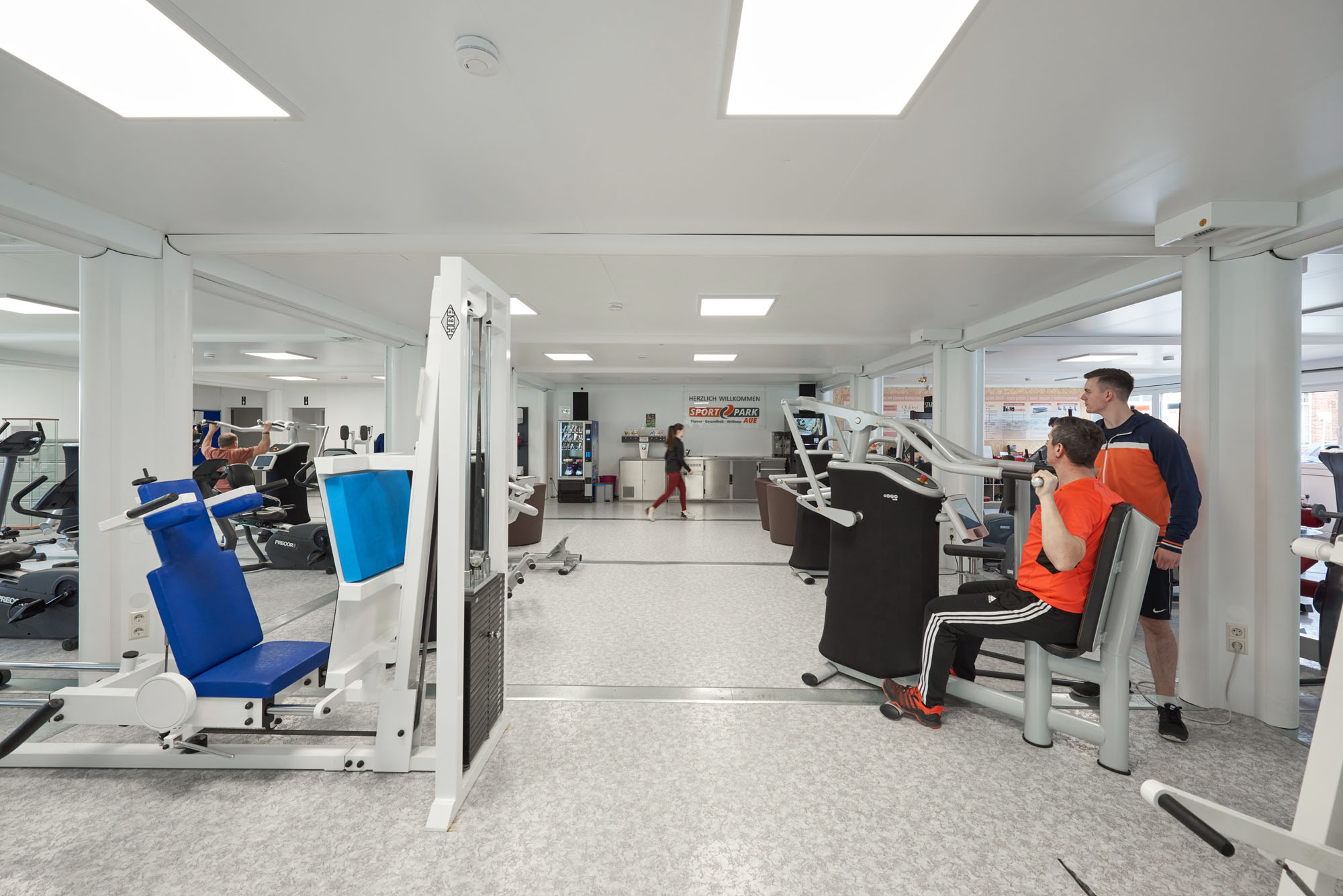 Auf über 520 Quadratmetern bietet das Studio alles, was ein handelsübliches Fitnessstudio benötigt. Auf über 520 Quadratmetern bietet das Studio alles, was ein handelsübliches Fitnessstudio benötigt.