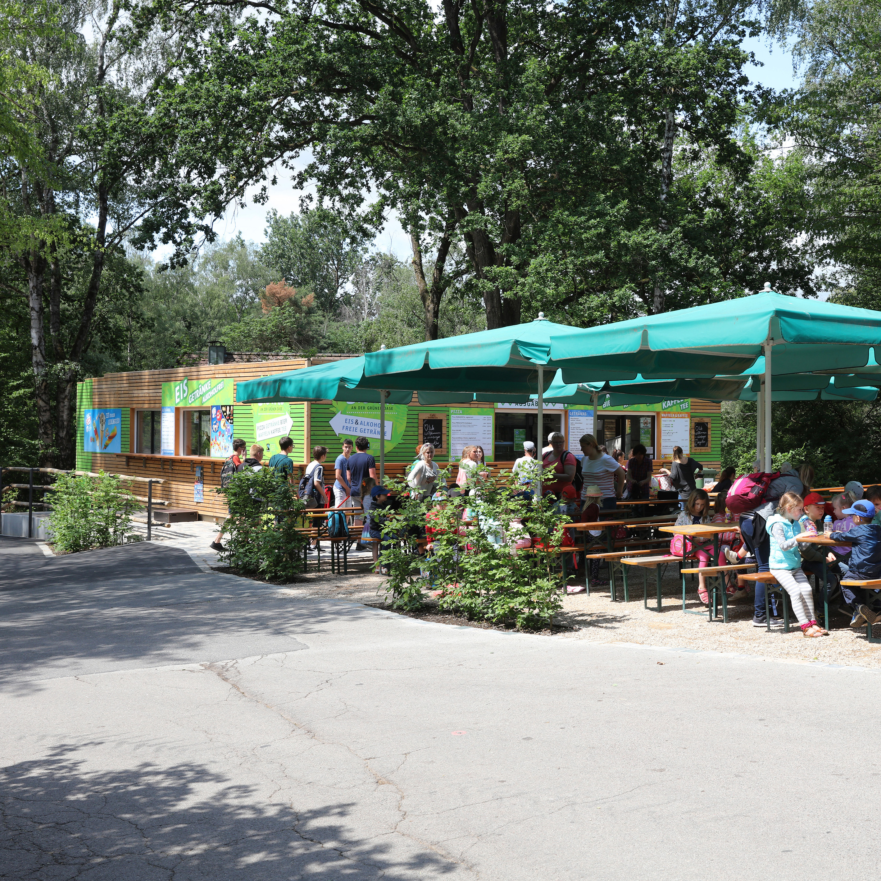 Ein Bistro aus Containern. Nicht nur funktional, sondern auch optisch ansprechend.