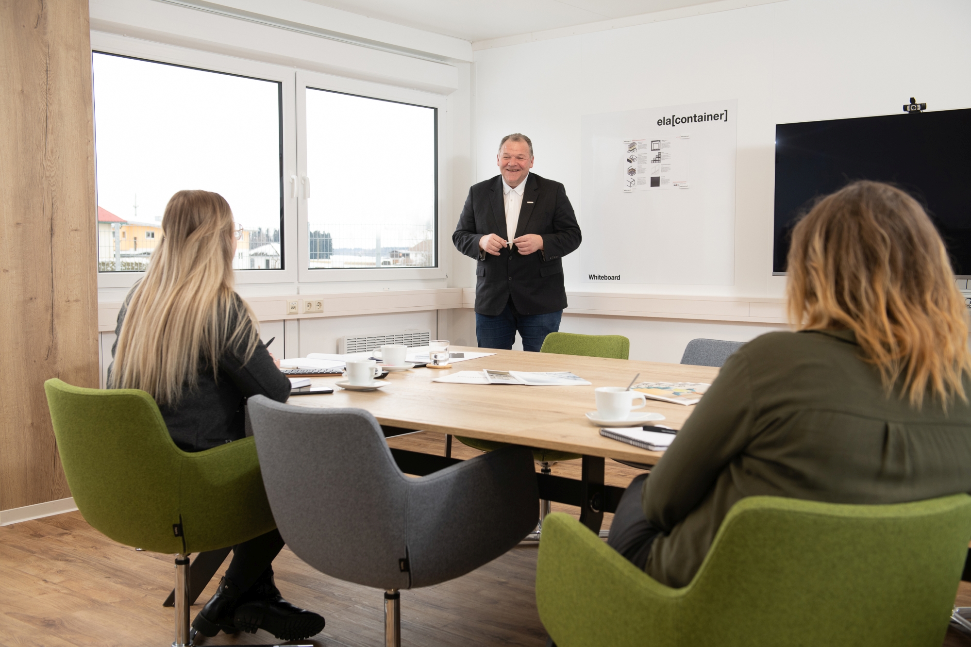 Persönlich, transparent und zuverlässig: Die ELA Berater begleiten die Kunden von der Planung bis zur Umsetzung ihrer individuellen Containeranlage. Persönlich, transparent und zuverlässig: Die ELA Berater begleiten die Kunden von der Planung bis zur Umsetzung ihrer individuellen Containeranlage.