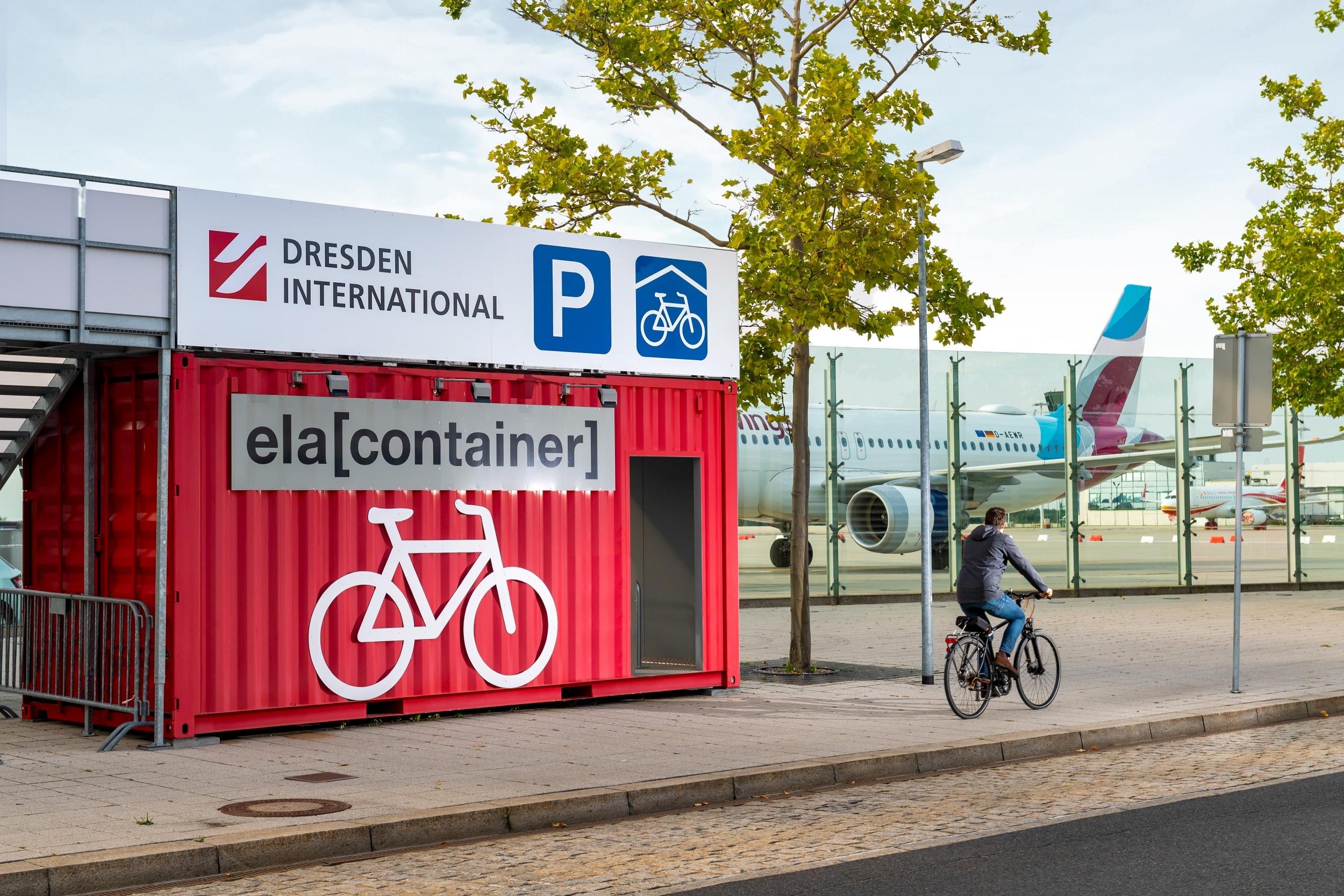 Fahrradcontainer am Flughafen Dresden