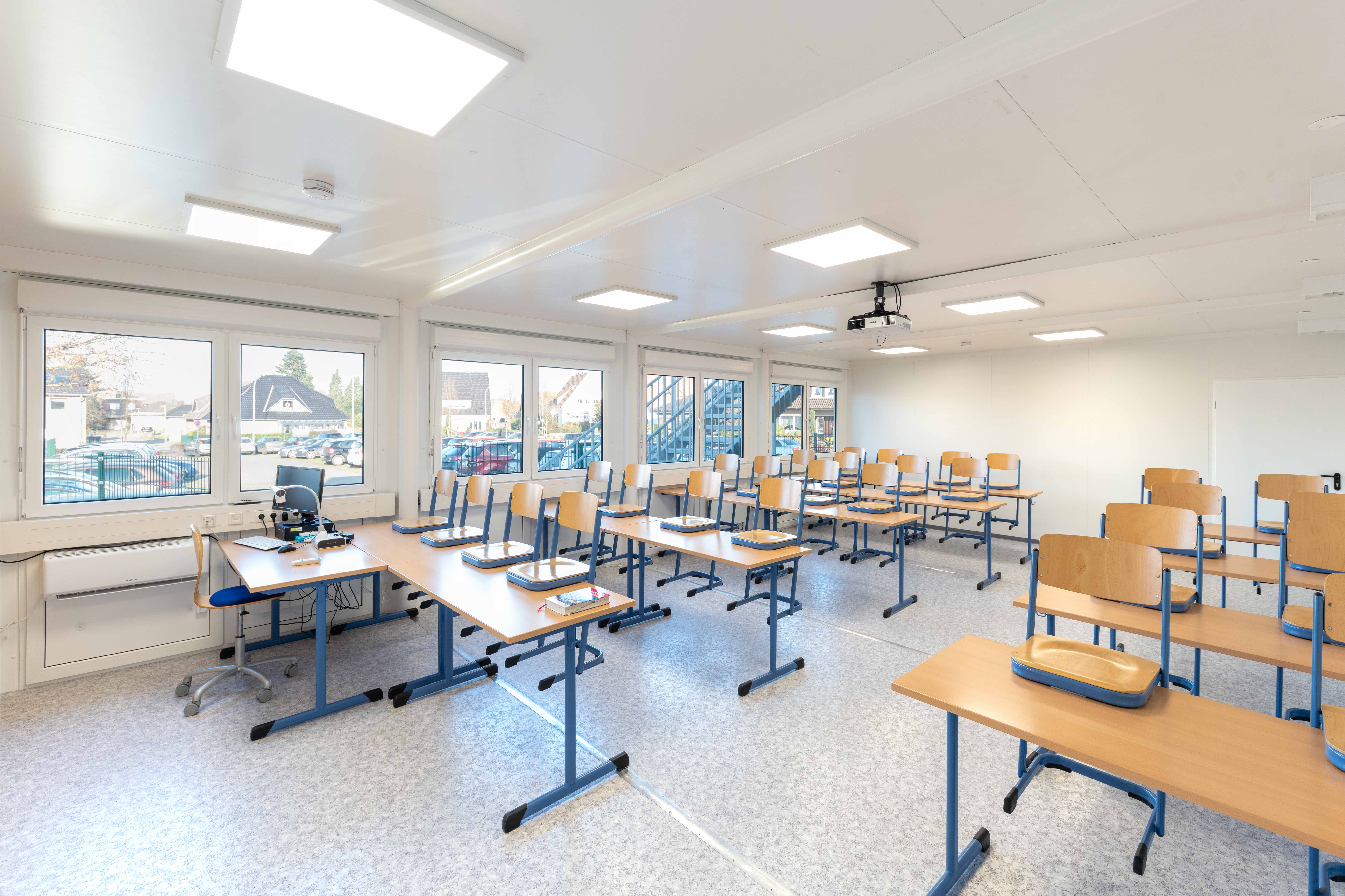 Klassenzimmer innerhalb der Containeranlage Klassenzimmer innerhalb der Containeranlage