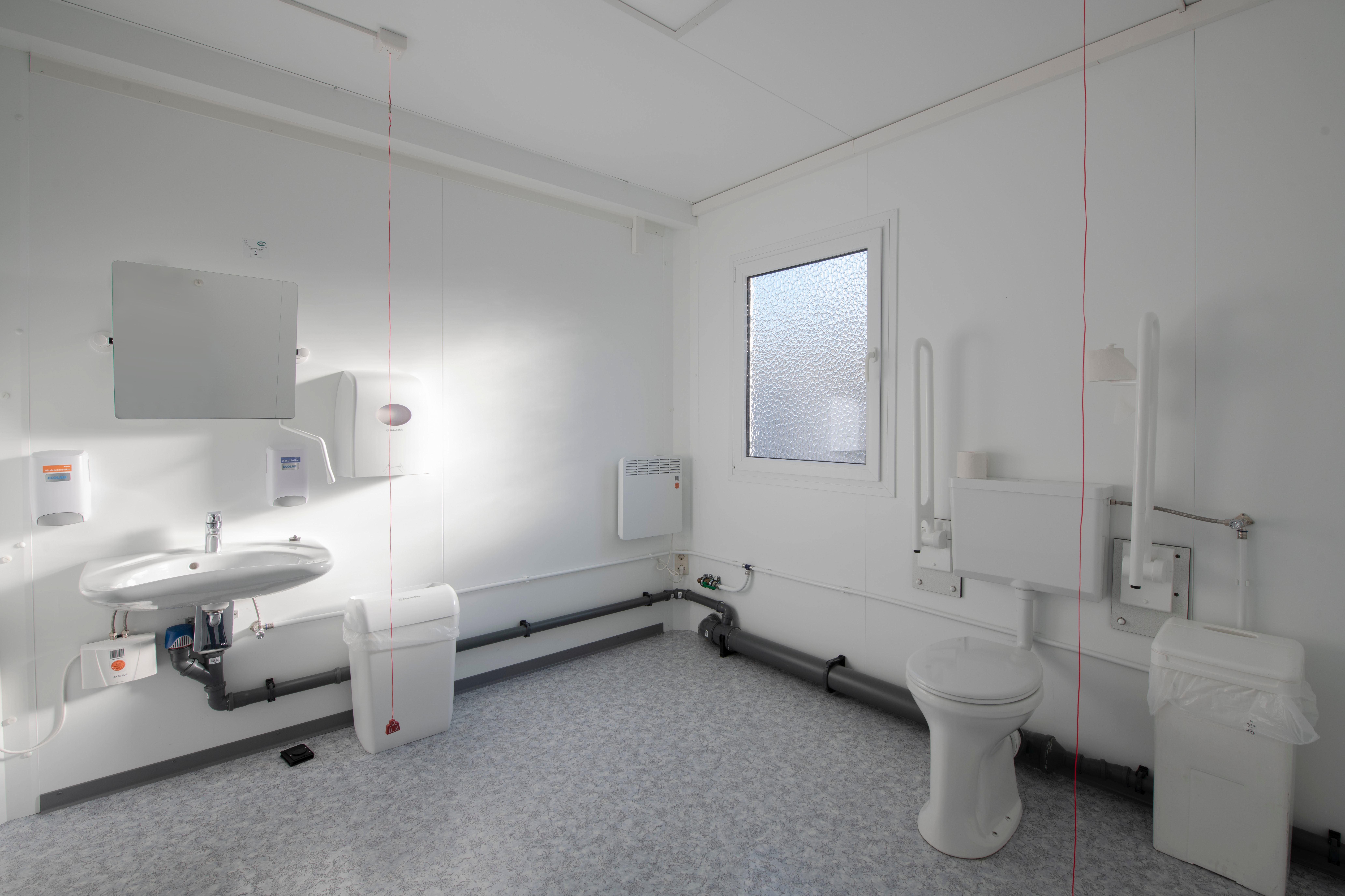 Barrierefreier Sanitärbereich der Mensa aus ELA Containern Barrierefreier Sanitärbereich der Mensa aus ELA Containern