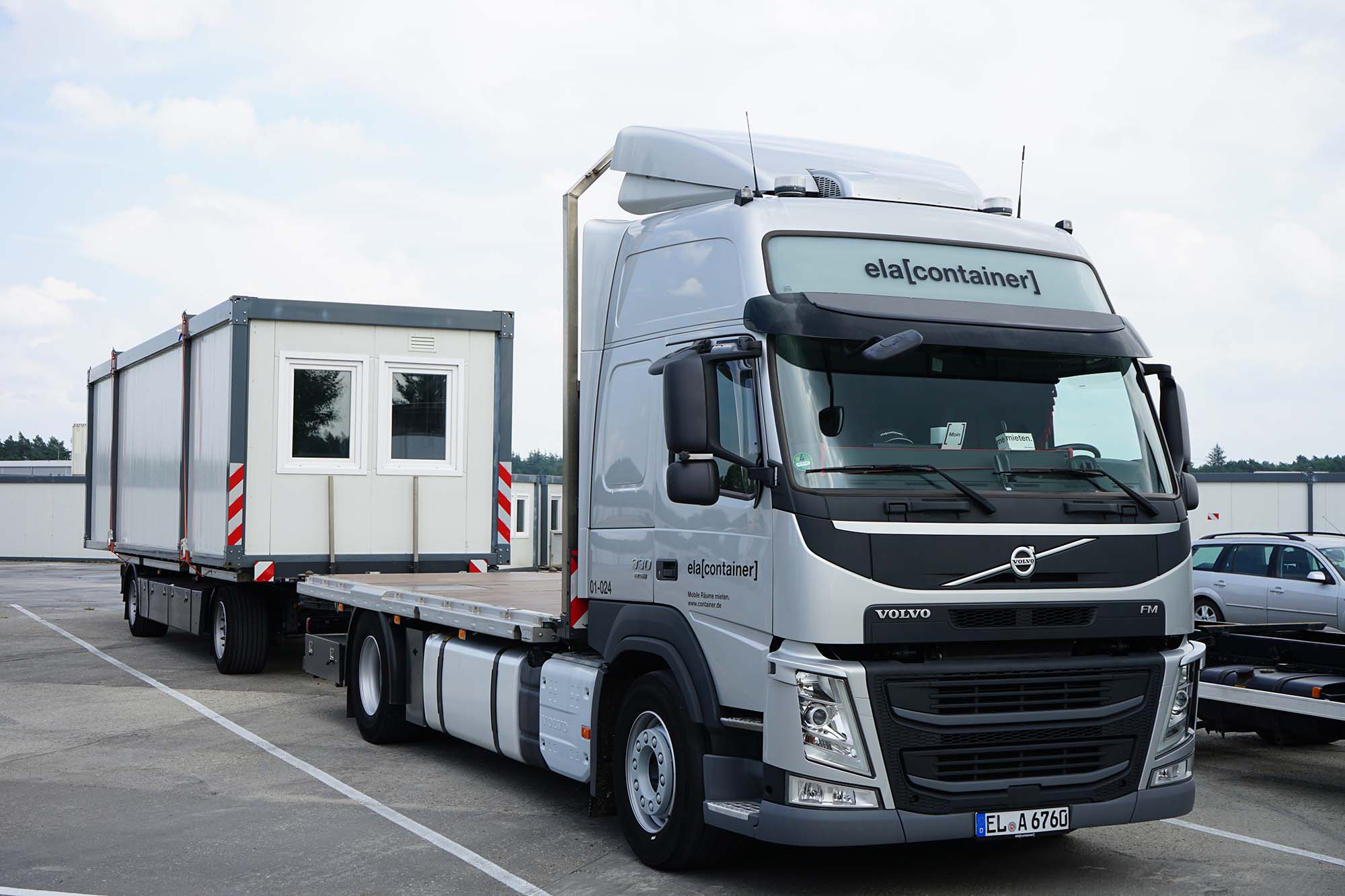 Lkw-Transport von ELA-Wohncontainern Lkw-Transport von ELA-Wohncontainern
