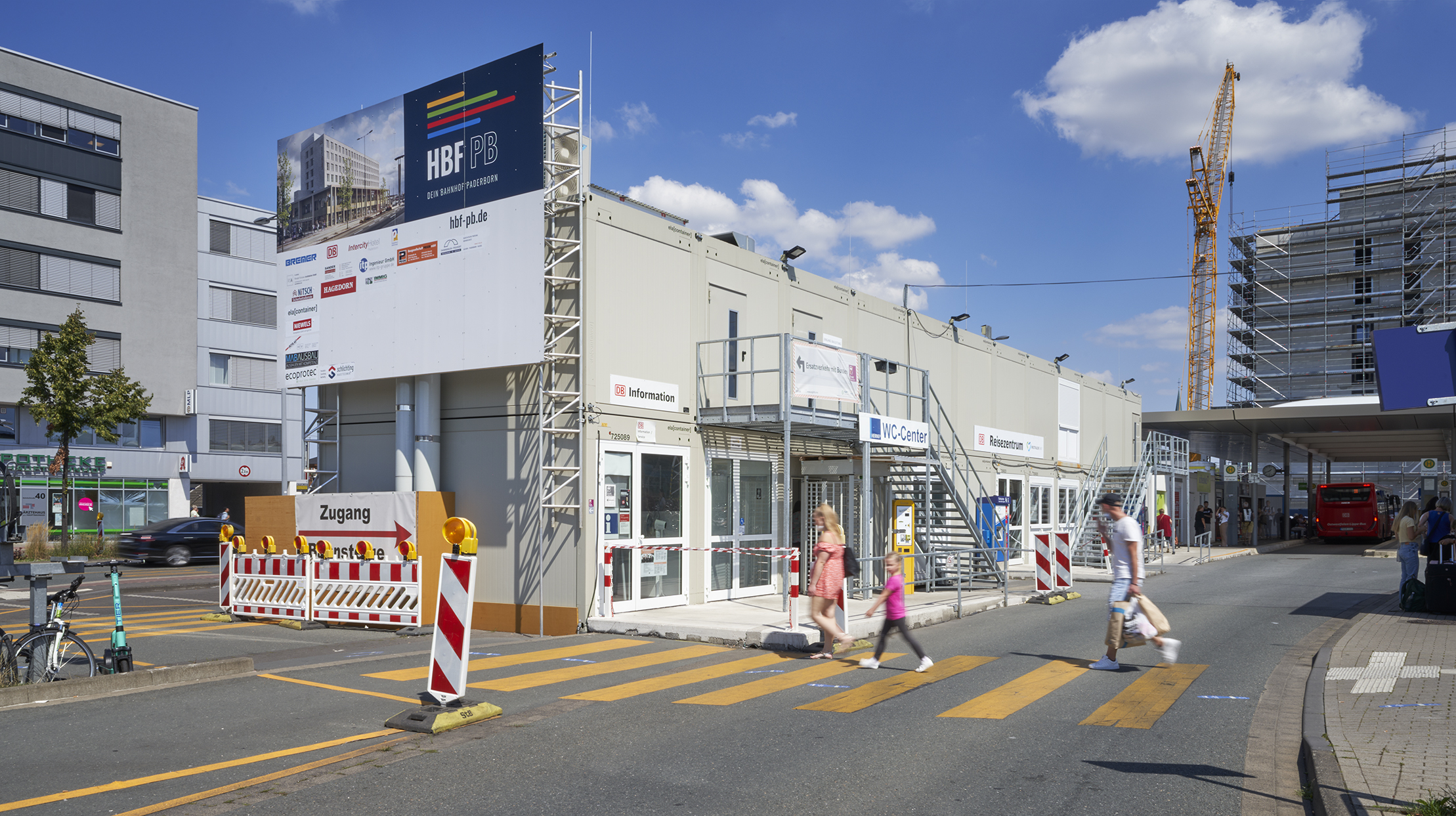 Das Interims-Reisezentrum der Deutschen Bahn in Paderborn stellt die Kundenbetreuung während der Bauzeit sicher Das Interims-Reisezentrum der Deutschen Bahn in Paderborn stellt die Kundenbetreuung während der Bauzeit sicher