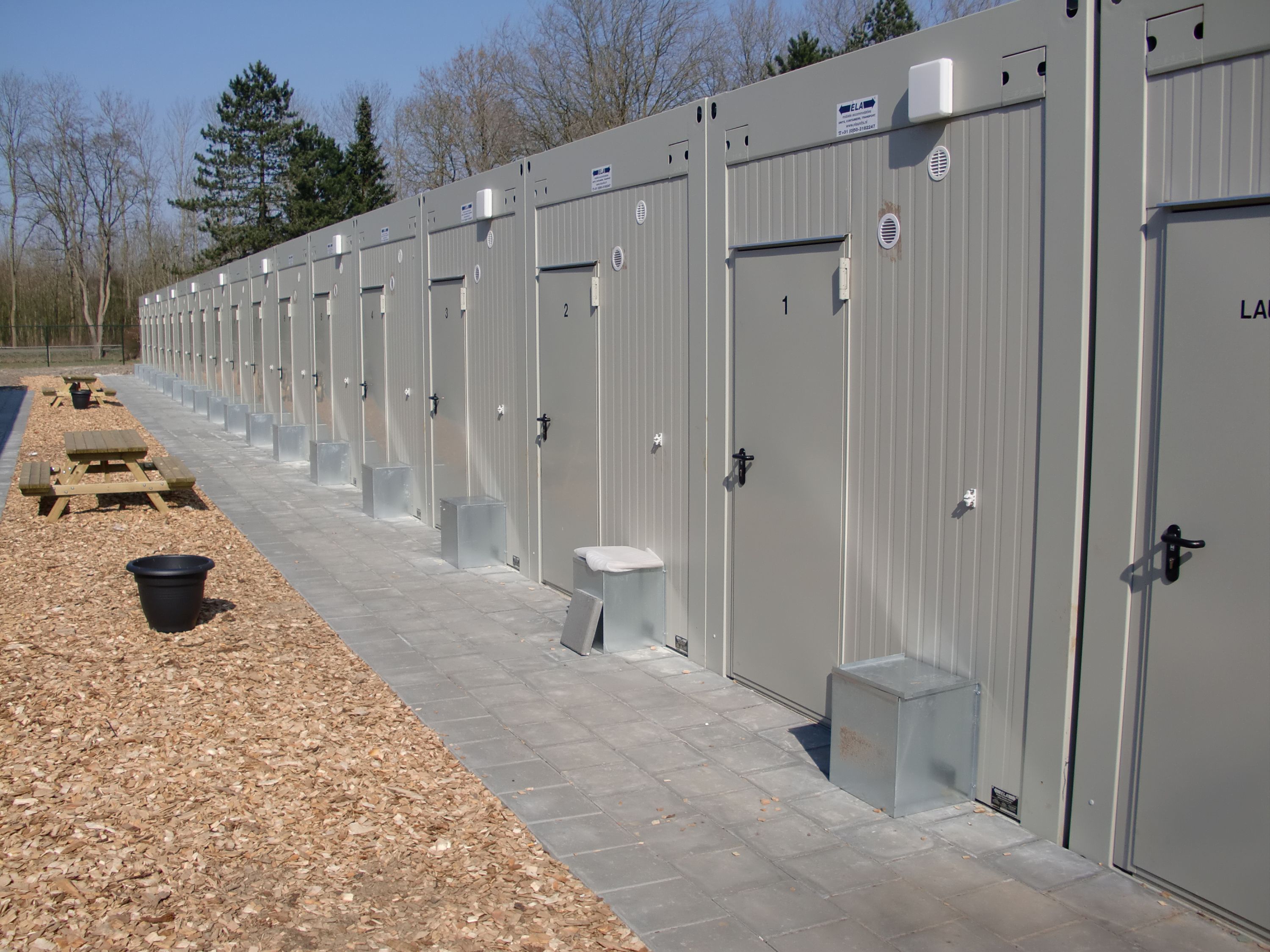 Mittelgroße Wohncontaineranlage von Außen