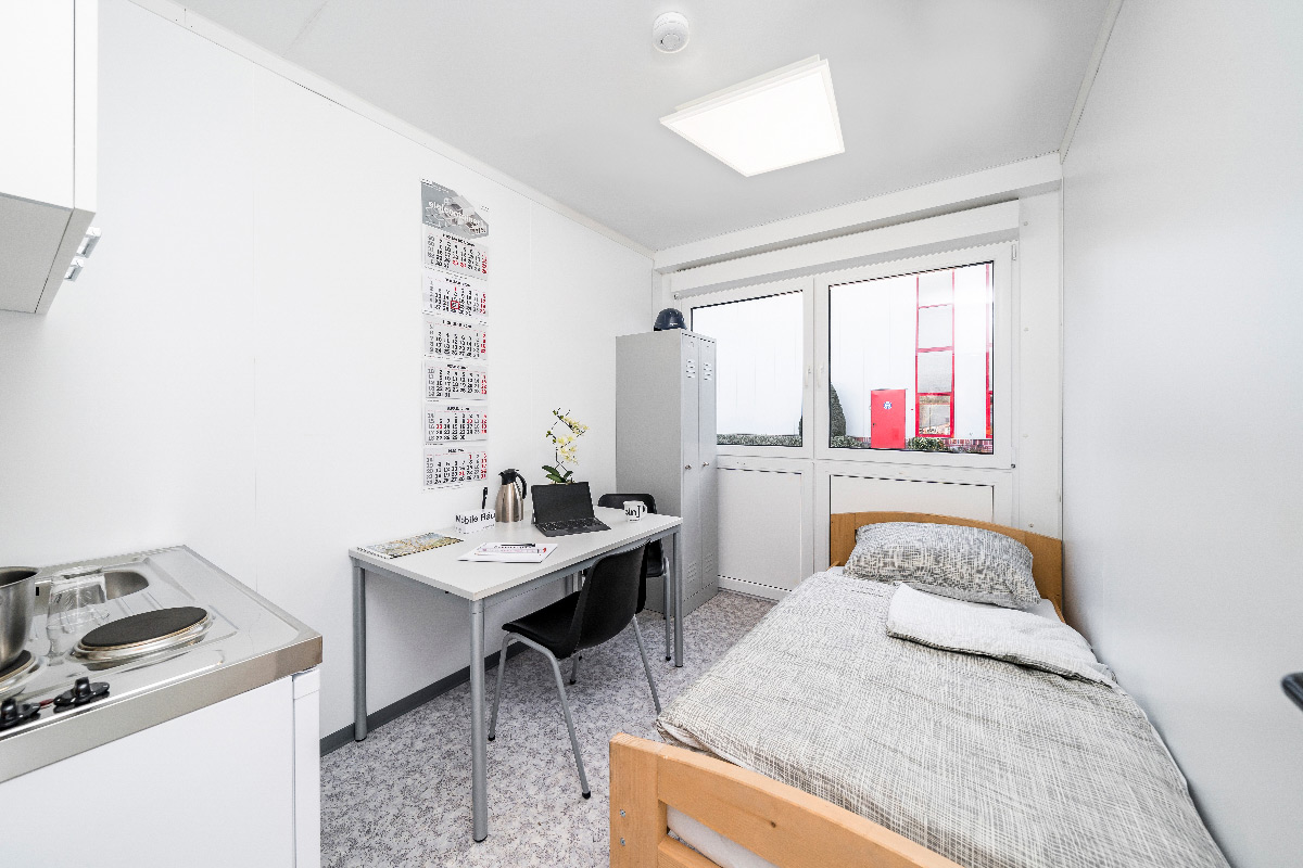 Wohncontainer innen mit Bett, Küche , Tisch und Schrank Wohncontainer innen mit Bett, Küche , Tisch und Schrank