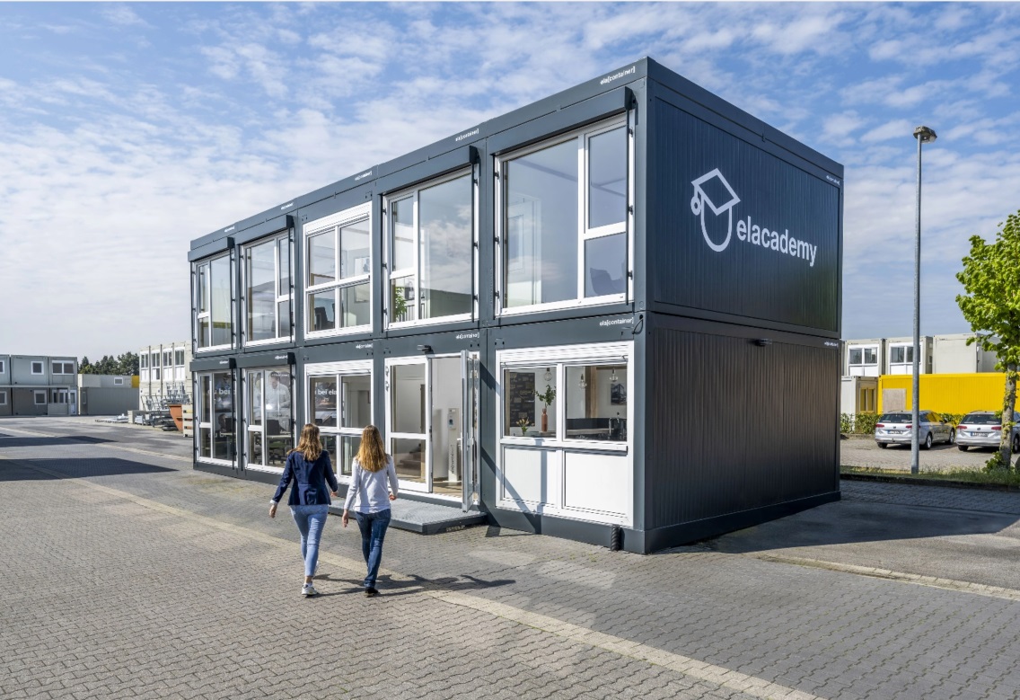 Schulcontaineranlage von Außen