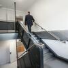 Verbindung der Containeretagen durch innenliegende Treppen.