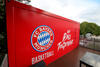 Außenwand der ELA Büroanlage in den Vereinsfarben und mit dem Logo des FC Bayern Basketball