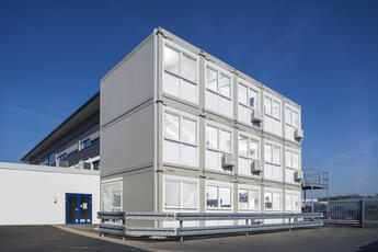 Statik macht’s möglich: ELA Container können für maximale Flächeneffizienz auch vierfach gestapelt werden. Statik macht’s möglich: ELA Container können für maximale Flächeneffizienz auch vierfach gestapelt werden.