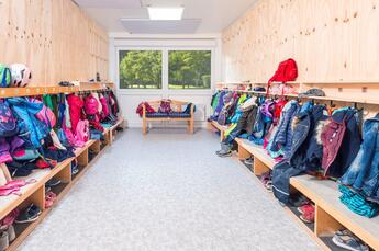 ELA Kita Salzbergen ELA Container - Kita Salzbergen Flursystem mit Garderobe