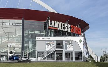 Eventcenter aus mobilen ELA Räumen bei Eishockey-WM ELA Container - Containeranlage vor Lanxess-Arena