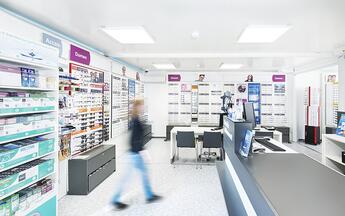 Apotheke und Optiker ziehen in Containerräume von ELA ELA Container - Großzügige und helle Räume aus Containern für Optiker
