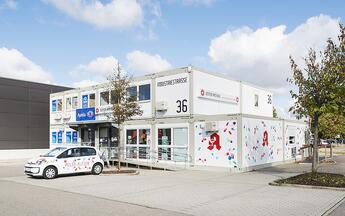 Apotheke und Optiker ziehen in Containerräume von ELA ELA Container - Individuelles Branding für Apotheke und Optiker