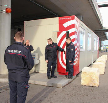 Individuelle Folierung der ELA Container.