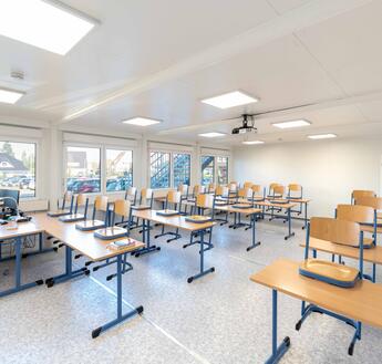 Klassenzimmer innerhalb der Containeranlage Klassenzimmer innerhalb der Containeranlage