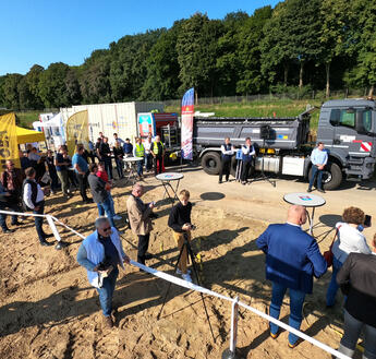 Besucher auf der VDBUM-Roadshow inklusive ELA Container Besucher auf der VDBUM-Roadshow inklusive ELA Container