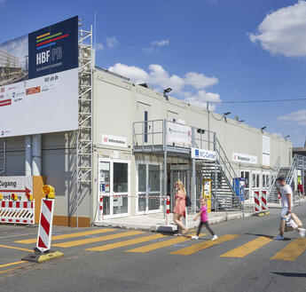 Das Interims-Reisezentrum der Deutschen Bahn in Paderborn stellt die Kundenbetreuung während der Bauzeit sicher Das Interims-Reisezentrum der Deutschen Bahn in Paderborn stellt die Kundenbetreuung während der Bauzeit sicher
