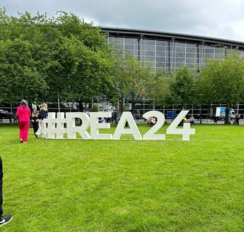Außenbereich der Real Estate Arena 2024 auf dem Messegelände in Hannover Außenbereich der Real Estate Arena 2024 auf dem Messegelände in Hannover