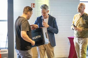 Die Kolleg:innen konnten sich über tolle Gewinne bei der Tombola freuen Die Kolleg:innen konnten sich über tolle Gewinne bei der Tombola freuen