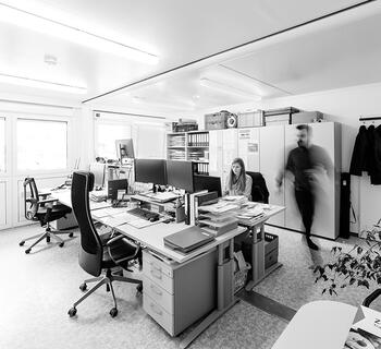 Büroraum Container Ansicht schwarz/weiß