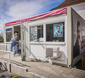 Brillenstudio aus Containern