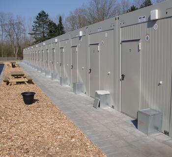 Mittelgroße Wohncontaineranlage von Außen