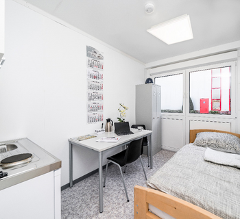 Wohncontainer zum Kauf mit Bett und Schreibtisch