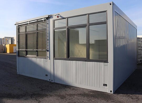 Gebrauchter Bürocontainer mit Fenster