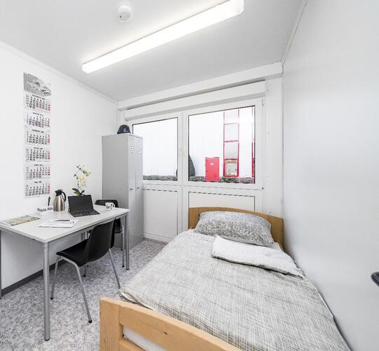 ELA Wohncontainer zum Kauf ausgestattet mit Bett und Küchenzeile