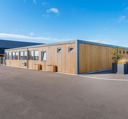 Außenansicht der ELA Büroanlage für Tuindeco in den Niederlanden