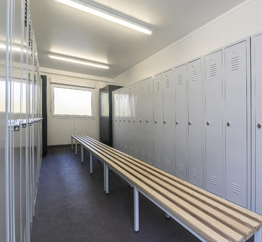 Umkleidecontainer mit Sitzbank und Spind