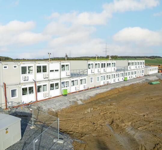 Baustellen-Anlage von außen