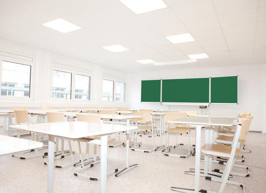 Innenansicht Klassenzimmer im Schulcontainer ELA Container