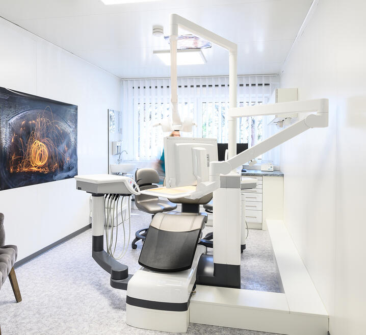 Behandlungsraum der Zahnarztpraxis