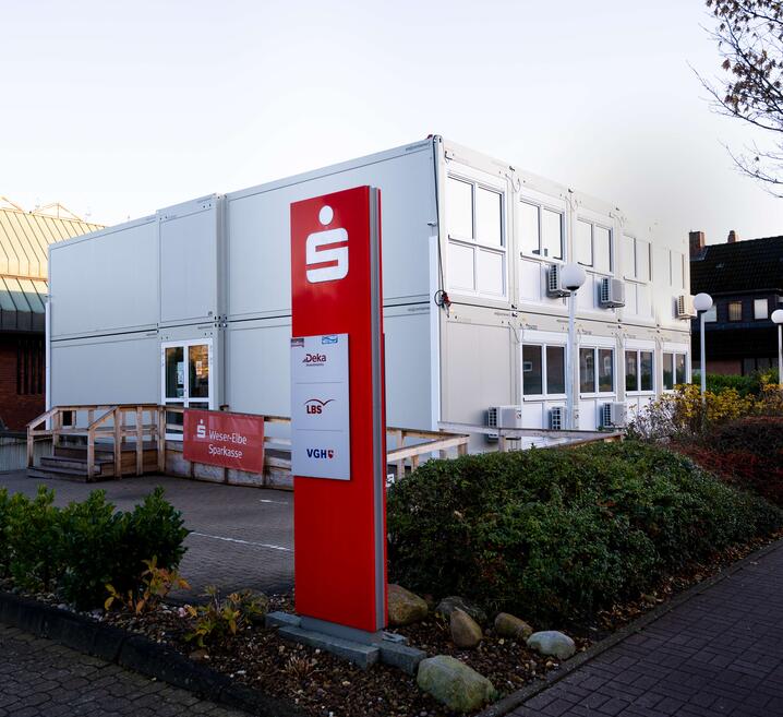 Sparkassengebäude aus ELA Containern
