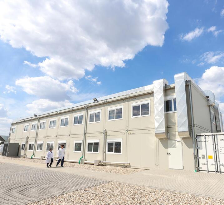 Spezial-Laborcontaineranlage von ELA Container für UPM Biochemicals