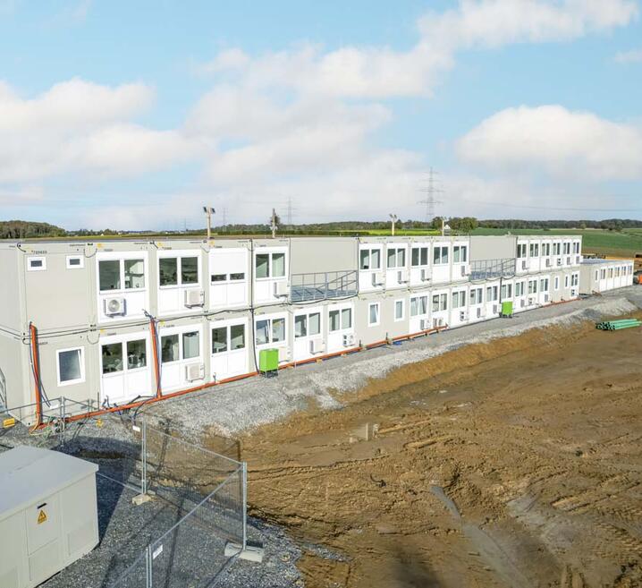 Baustellen-Anlage von außen