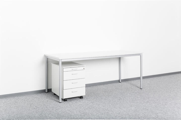 ELA Bürocontainer Mobiliar Schreibtisch