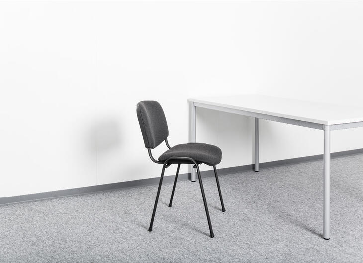 Stuhl und Tisch für Aufenthaltscontainer
