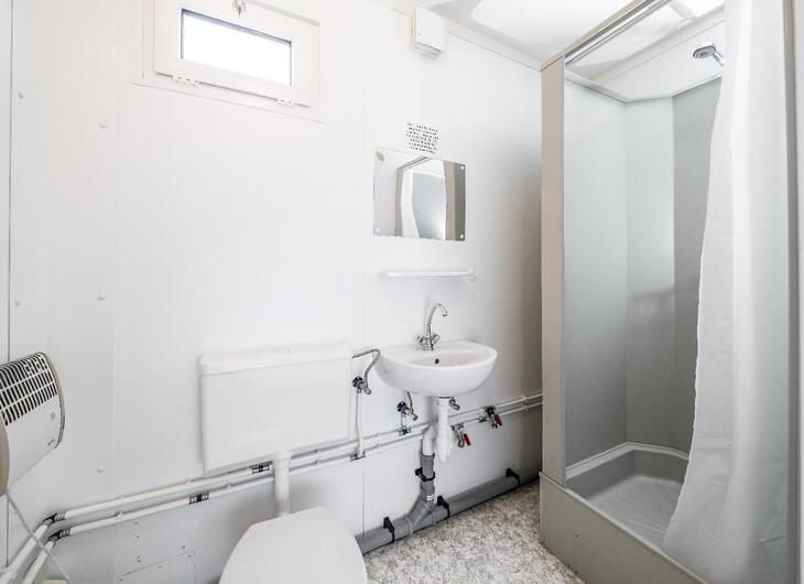 Wohncontainer mit Toilette und Dusche