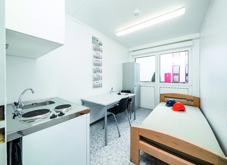 ELA Wohncontainer mit Bett, Küche und Tisch