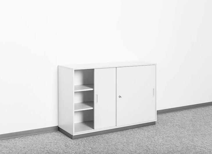 Kleiner Schrank für Umkleidecontainer