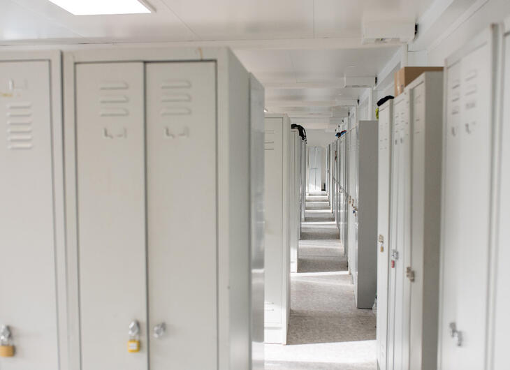 Spinde im Umkleidecontainer