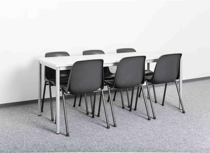 Tisch und Stühle Tisch und Stühle